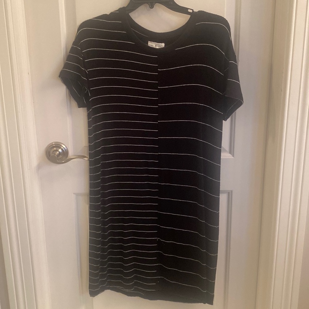 Soft casual dress- black and white szM